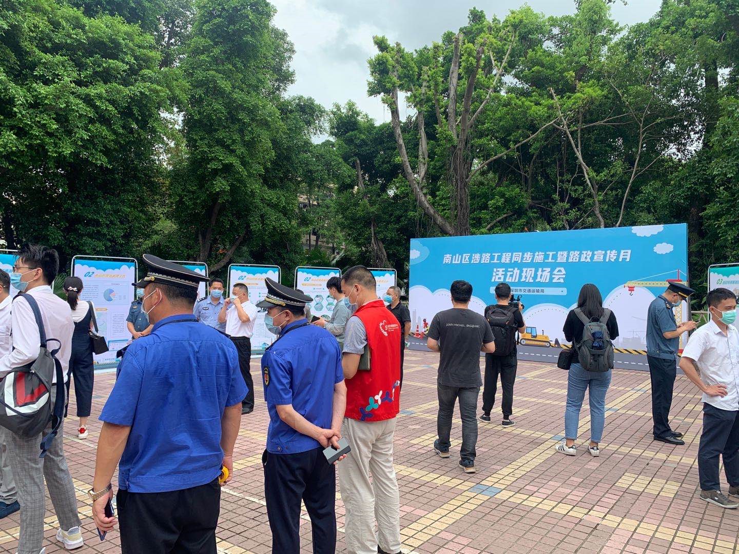 明之辉规范施工作业管理，蛇口片区华明路路灯施工项目获社会各界一致好评！